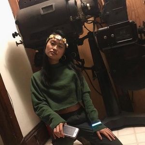 Loose green long sleeve crop top sweater